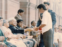 dr kranti vardhan meeting hands with indian ex president shankar dayal sharma